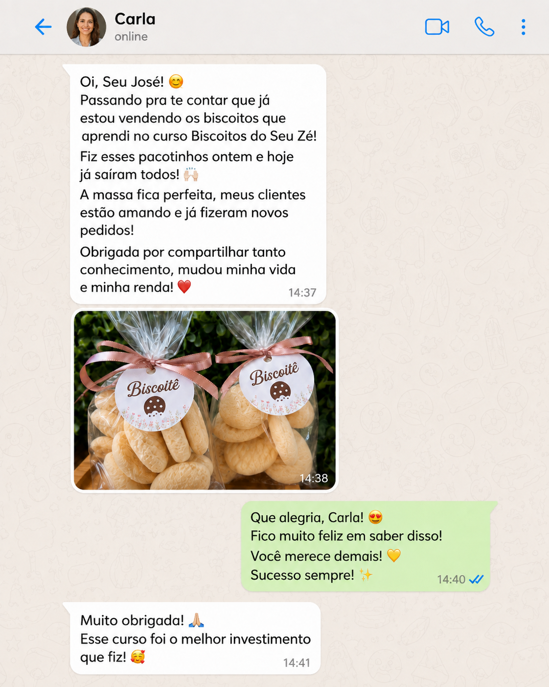 Depoimento da Carla mostrando pacotinhos de biscoitos vendidos